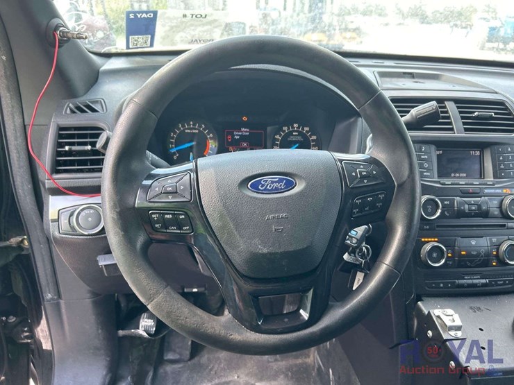2017-ford-explorer-image-13