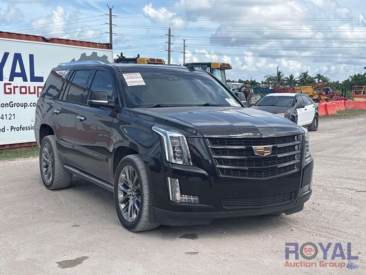 2020-cadillac-escalade-image-2