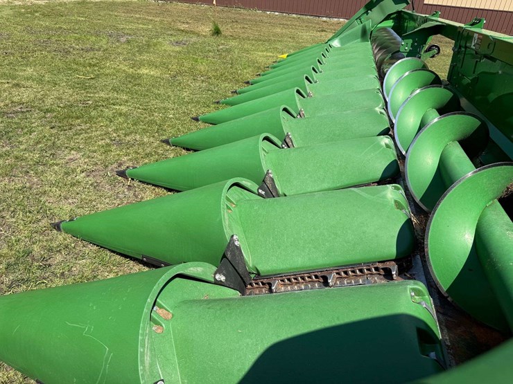 2021-john-deere-c12r-image-52