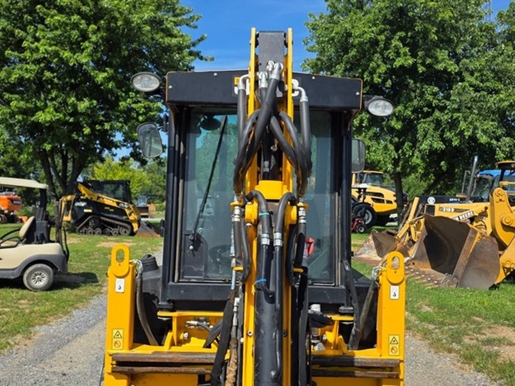 2021-jcb-1cxt-image-21