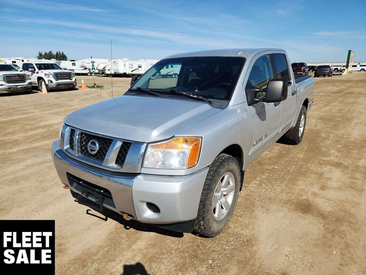2015-nissan-titan-image-1