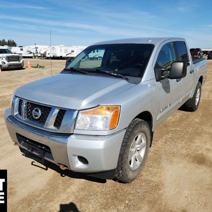 2015 NISSAN TITAN