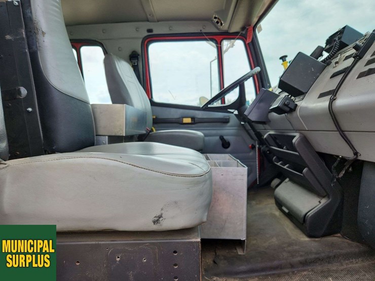 1996-freightliner-fl80-image-24