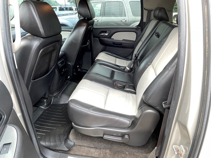 2008-chevrolet-suburban-image-69