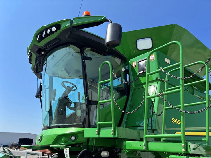 2013-john-deere-s690-image-30