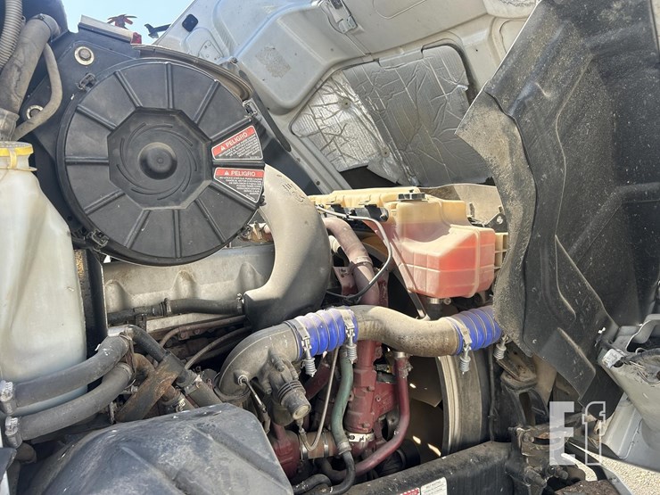 2011-mack-pinnacle-cxu613-image-8