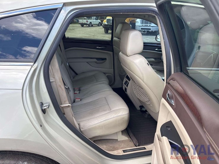 2013-cadillac-srx-image-21