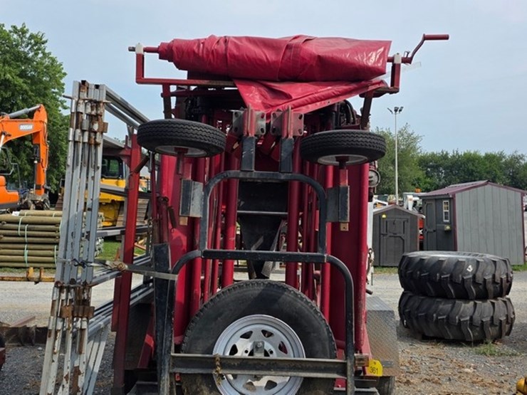 comfort-chute-h-series-hoof-trimming-trailer-image-19