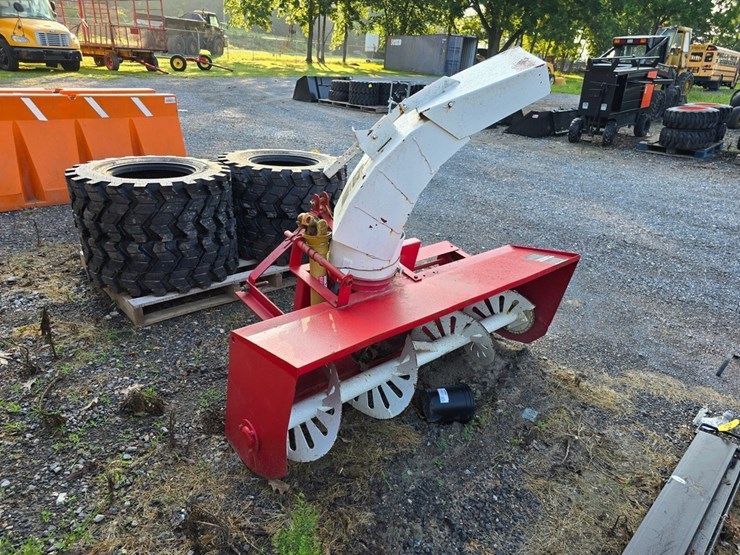 mckee-320-3pt.-snowblower-image-3