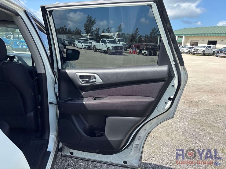 2017-nissan-pathfinder-image-21