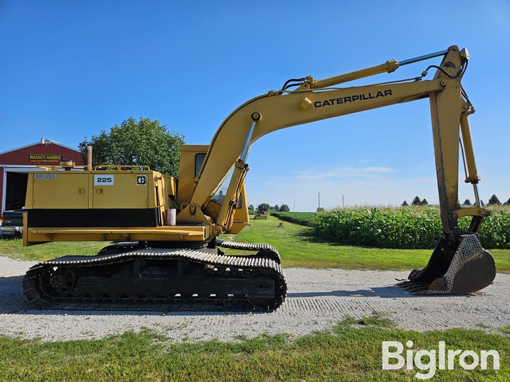 1981-caterpillar-225-image-4