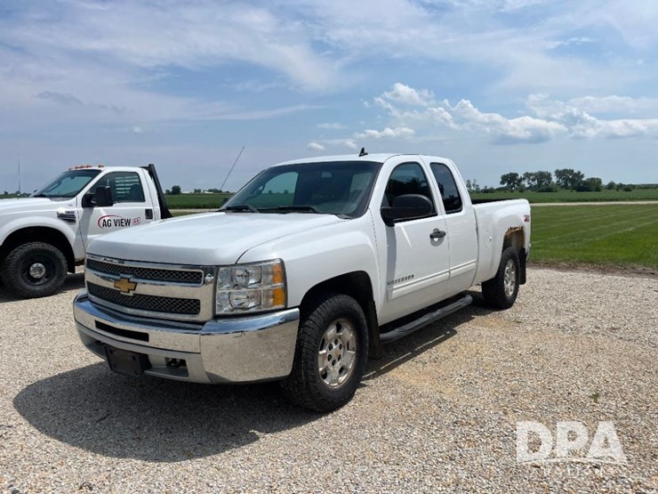 2013-chevrolet-silverado-image-1