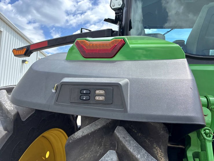 2023-john-deere-8r-340-image-21