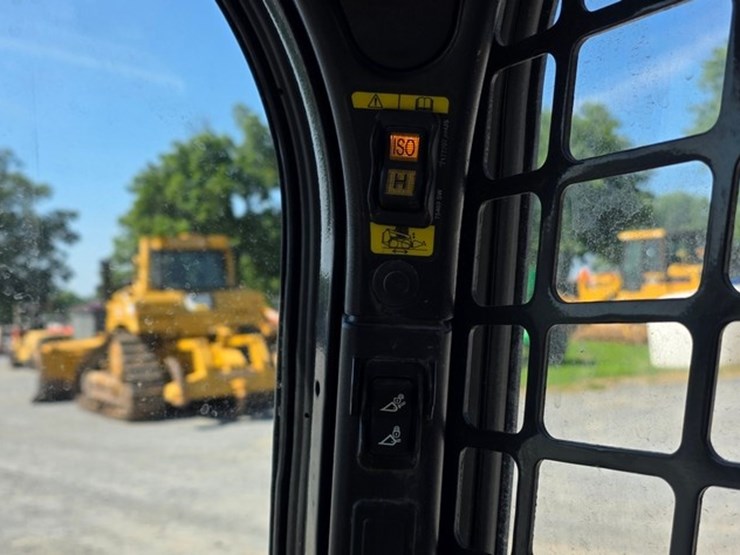 2023-bobcat-t770-image-62