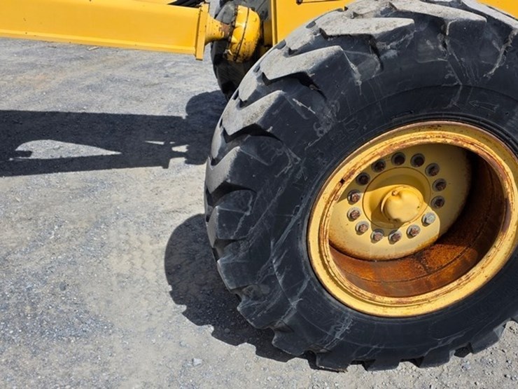 2001-deere-670c-image-42