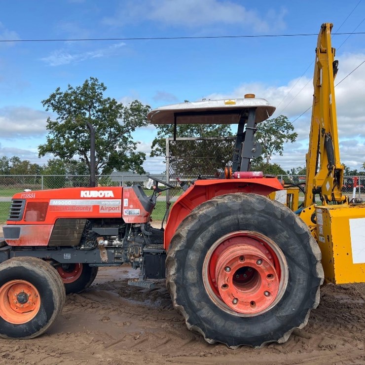 KUBOTA M9000