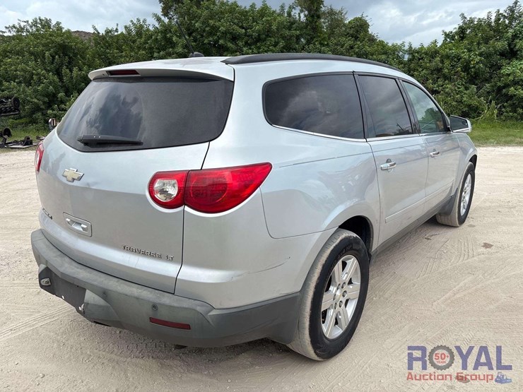 2011-chevrolet-traverse-image-3
