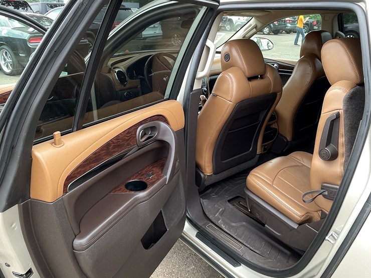 2014-buick-enclave-image-55