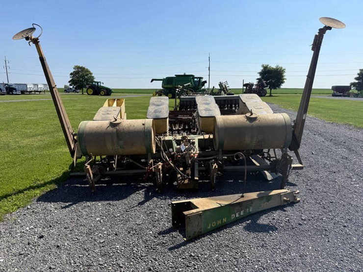 john-deere-7000-image-1