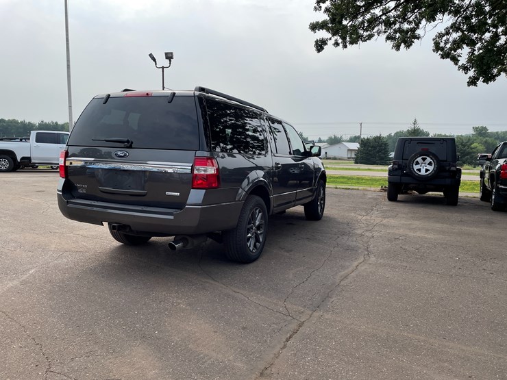 2017-ford-expedition-limited-image-5