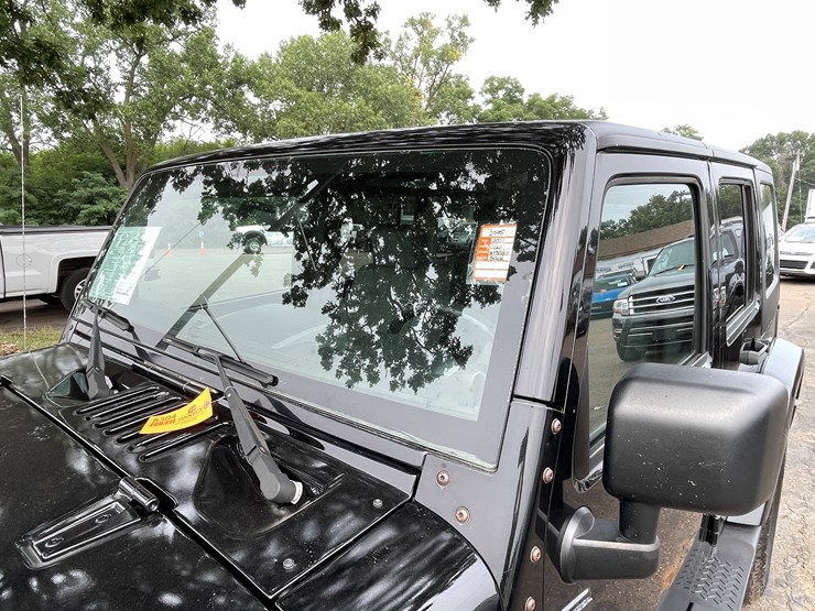2007-jeep-wrangler-unlimited-sahara-image-11