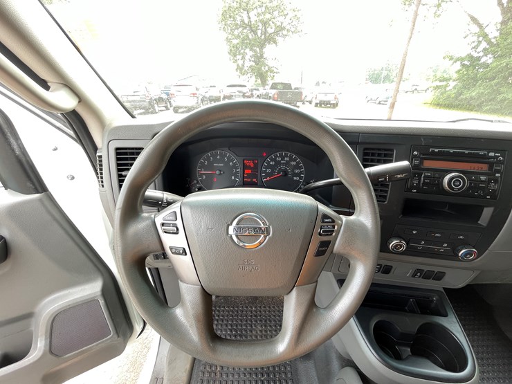 2013-nissan-nv2500-image-63