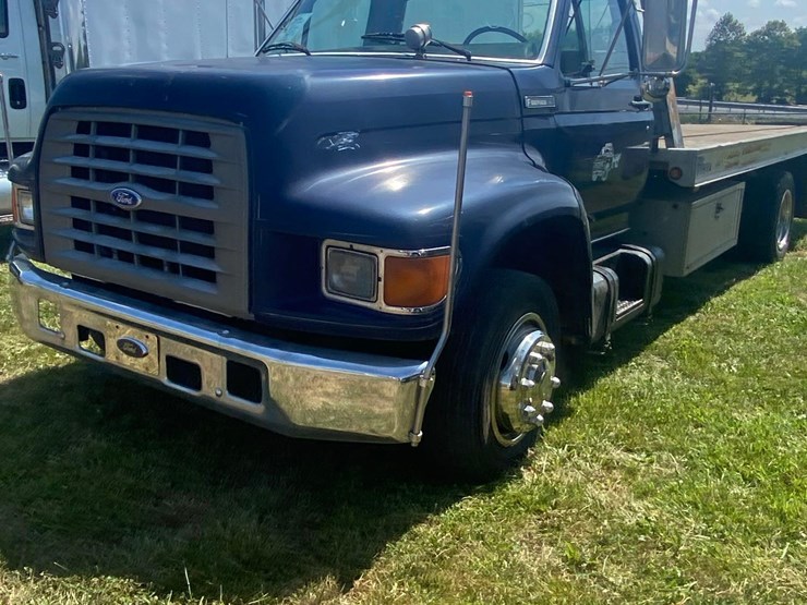1996-ford-f800-image-1