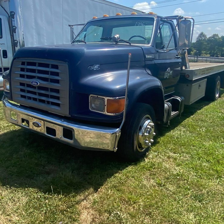 1996 FORD F800