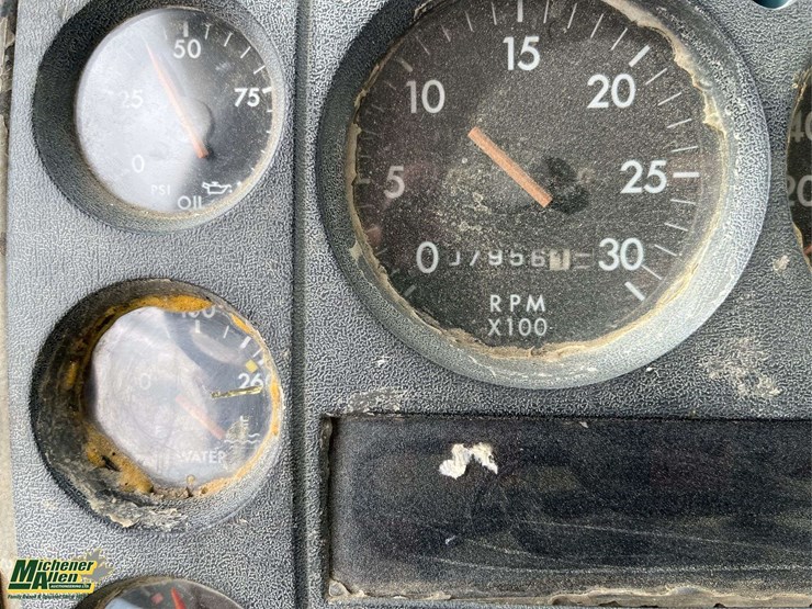1999-freightliner-fl80-image-7
