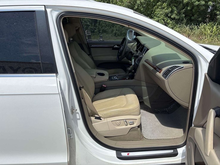 2012-audi-q7-image-25