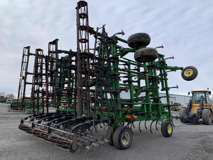 2013-john-deere-2210-image-11