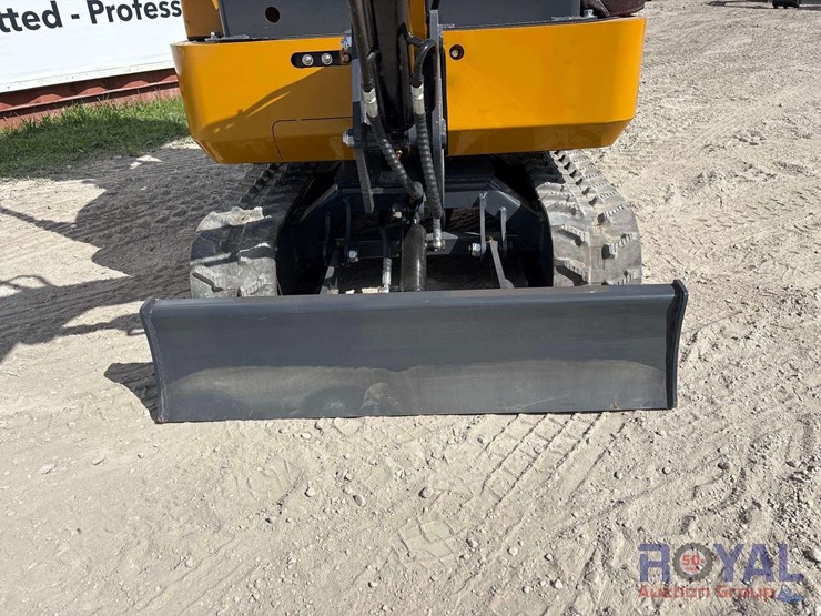 unused-2025-cfg-qk18r-mini-excavator-image-6