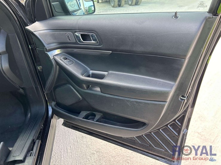 2017-ford-explorer-image-23