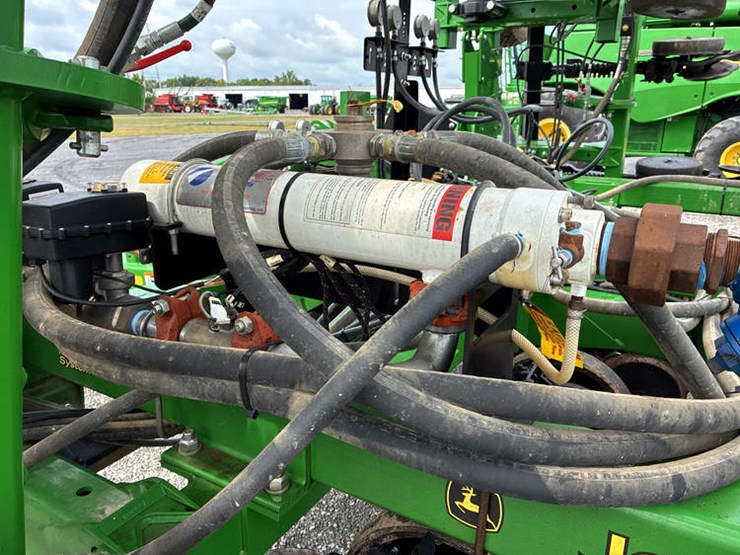 2023-john-deere-2510h-image-34