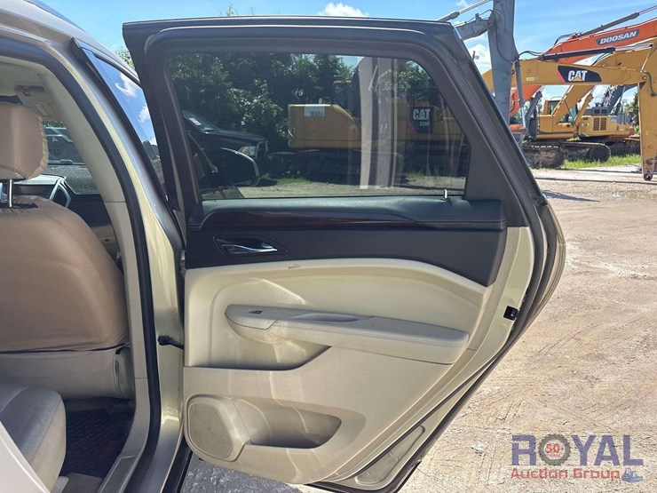 2010-cadillac-srx-image-21