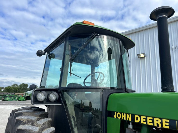 1990-john-deere-4455-image-17