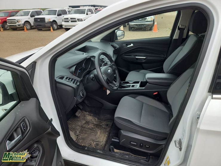 2017-ford-escape-se-image-10