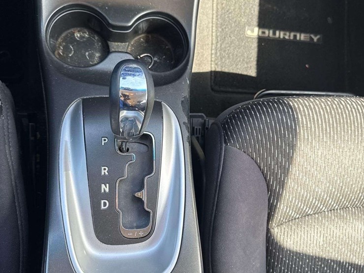 2013-dodge-journey-image-18