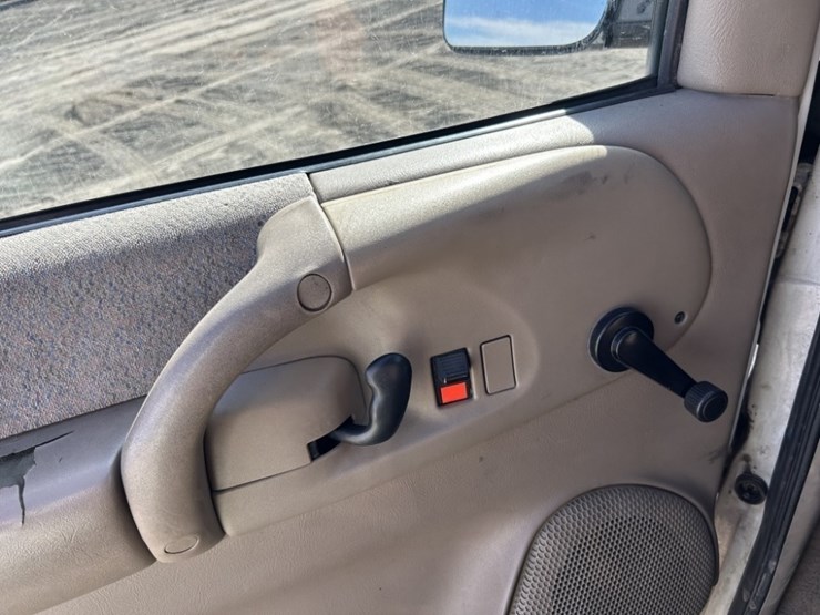 1999-chevrolet-astro-image-26