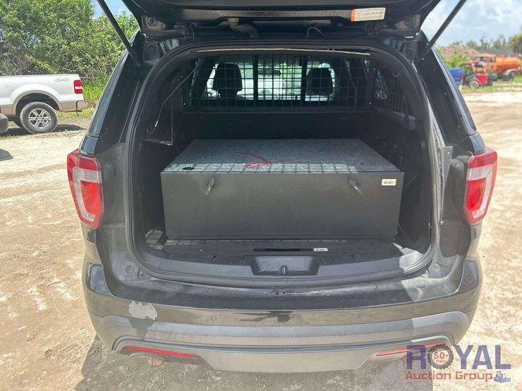 2017-ford-explorer-image-19