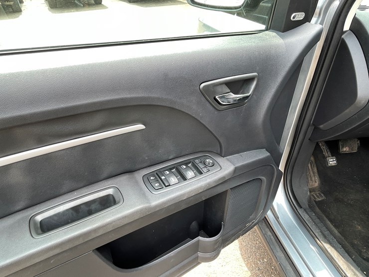 2010-dodge-journey-sxt-image-47