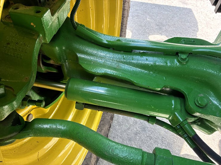2014-john-deere-8285r-image-52