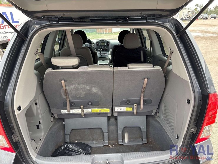 2014-kia-sedona-image-27
