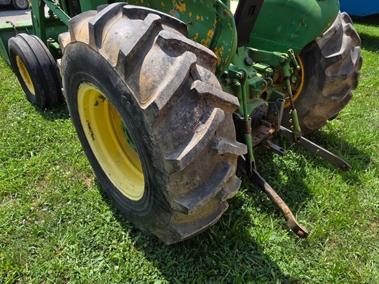 john-deere-300-image-17