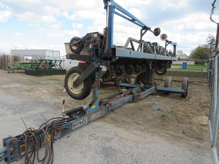 kinze-2300-image-5