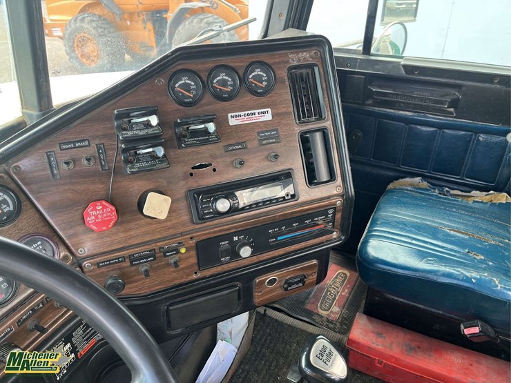1994-freightliner-fld112-image-6