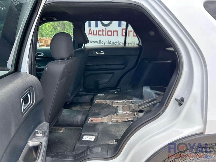 2016-ford-explorer-image-15