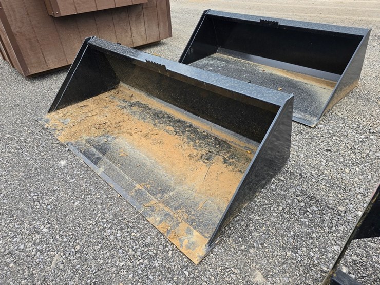 new-swict-66"-skidloader-bucket-image-2