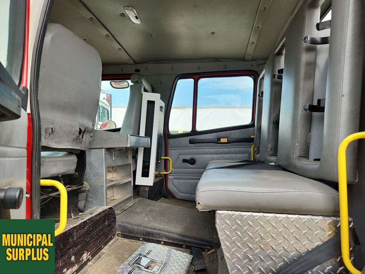 1996-freightliner-fl80-image-35