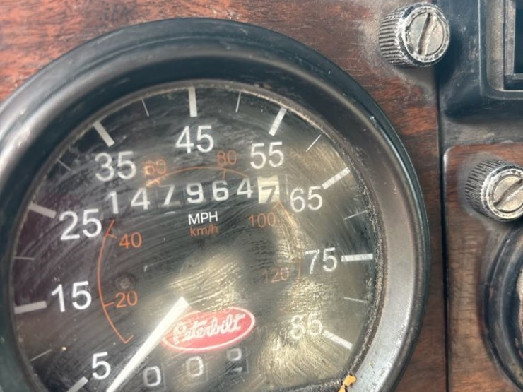 1987-peterbilt-377-image-11